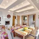 Villa Chrysa By *